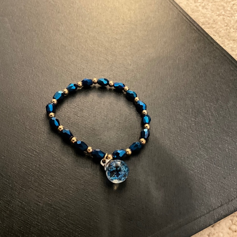 Bracelet elastic beaded NWOT